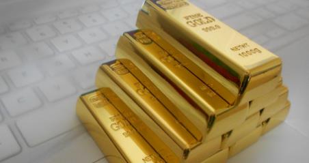“蛇金”、足金手机贴成新宠 新年还要“出手”黄金吗？